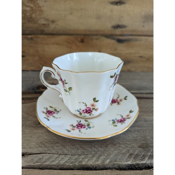 Vintage Royal Grafton Fine Bone China Teacup and Saucer Made in England - Picture 1 of 6